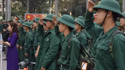 Tiễn các tân binh lên đường làm nhiệm vụ 