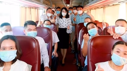 Đoàn thầy thuốc tỉnh Thừa Thiên Huế lên đường hỗ trợ Bình Dương chống dịch
