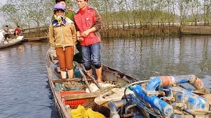 Bắt quả tang nhiều đối tượng dùng xung điện bắt thủy sản trên phá Tam Giang