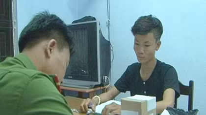 Một tiệm vàng bị đột nhập, trộm hàng trăm món đồng trang sức quí