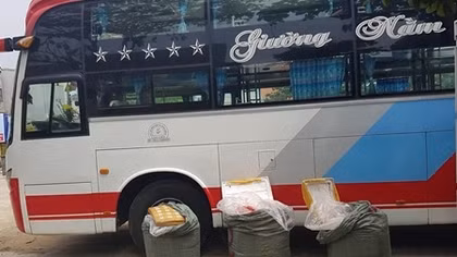Xe khách vận chuyển hơn 300kg nội tạng bốc mùi bị bắt giữ