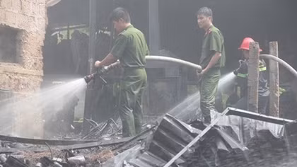 Cơ sở phế liệu nằm giữa khu dân cư bị bà hỏa thiêu rụi