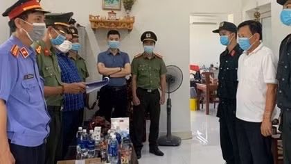 Bắt tạm giam nguyên Giám đốc và Phó Giám đốc Cảng hàng không Phú Bài