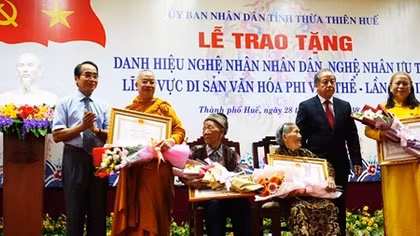 Nhiều nghệ nhân ở Huế được trao tặng danh hiệu NNND, NNƯT 