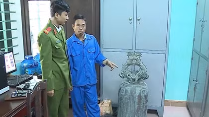 Phủ thờ Quốc Uy Công cảm ơn Công an tìm được cổ vật Đại Hồng Chung