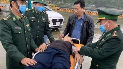 Kịp thời cứu ngư dân bị thương nặng khi đánh cá trên biển