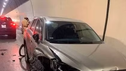 Thanh niên nghi ngáo đá lái ôtô tông hàng loạt xe trong hầm Hải Vân