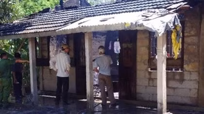 Nhậu xong, châm lửa đốt nhà mình