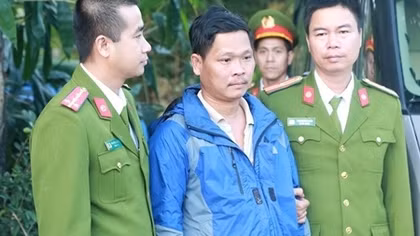 Giám đốc cùng kế toán xuất khống hàng trăm hóa đơn thu lợi bất chính