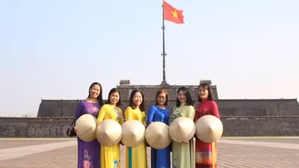 Phụ nữ mặc áo dài truyền thống được miễn vé tham quan Di sản Huế 