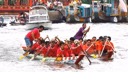 Hàng trăm tay đua ghe tranh tài trên sông Hương
