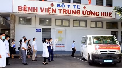 Đoàn thầy thuốc Bệnh viện Trung ương Huế vào Phú Yên hỗ trợ chống dịch