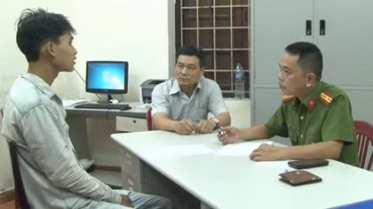Dùng dao khống chế cướp tài sản người phụ nữ trên đường vắng