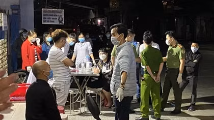 Cách ly 4 người quốc tịch Trung Quốc theo xe khách vào TP Huế