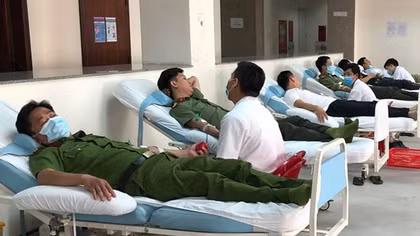 Hơn 200 đoàn viên, thanh niên Công an tình nguyện hiến máu cứu người