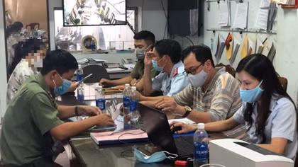 Đăng lịch trình ca nghi nhiễm COVID-19, chủ tài khoản Facebook bị xử phạt