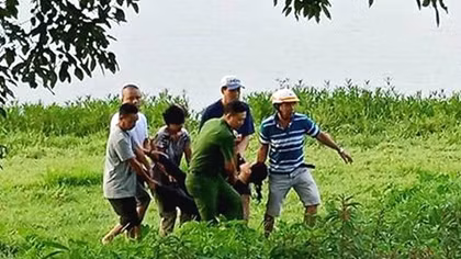 Công an kịp thời cứu người phụ nữ nhảy sông Hương tự vẫn 
