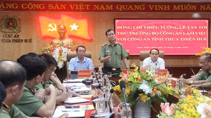 Thứ trưởng Lê Tấn Tới làm việc với Công an tỉnh Thừa Thiên Huế