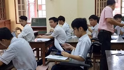 Cậu học trò ngồi xe lăn đạt điểm 10 môn Tiếng Anh kỳ thi THPT Quốc gia