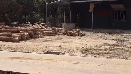 Trạm cân ngang nhiên hoạt động trái phép bên tuyến đường Hồ Chí Minh