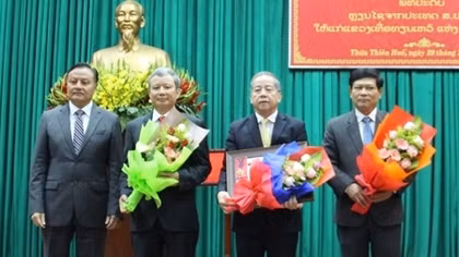 Thừa Thiên – Huế đón nhận Huân chương Lao động hạng Nhất do Chủ tịch nước CHDCND Lào trao tặng
