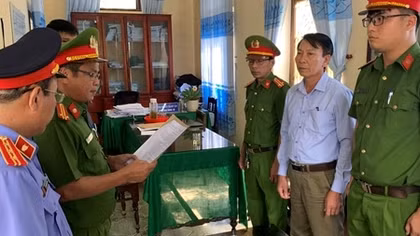 Bắt nguyên Chủ tịch xã chiếm đoạt tiền hỗ trợ bão lụt