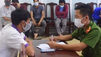Triệt xóa tụ điểm cá độ bóng đá núp bóng quán cà phê