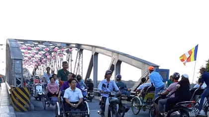 Xích lô ở Huế chở khách nước ngoài "chém" 1,5 triệu đồng 6km