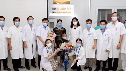 Bệnh viện quyên góp 400 triệu ghép tủy cứu cháu bé 5 tuổi bị ung thư