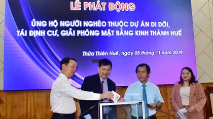 Đóng góp ngày lương giúp người nghèo trong dự án “di dân lịch sử”