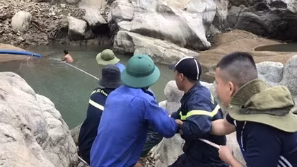 Tập trung tìm kiếm thi thể nạn nhân tại các vị trí còn lại trên sông Rào Trăng