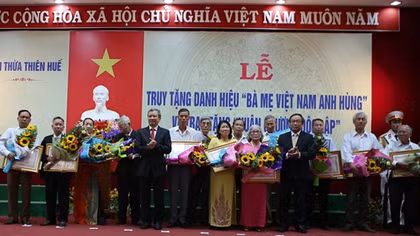 Truy tặng danh hiệu Bà mẹ Việt Nam anh hùng cho 108 mẹ