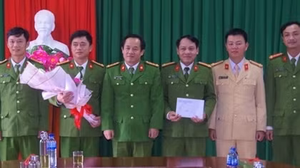 Công an Thừa Thiên Huế khen thưởng các đơn vị có thành tích xuất sắc 