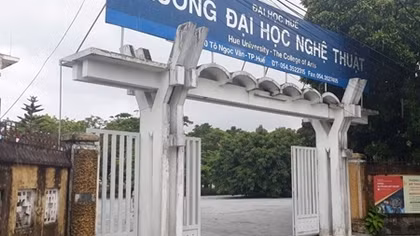 Nhiều giảng viên, người lao động trường ĐH Nghệ thuật Huế bị đơn phương chấm dứt hợp đồng