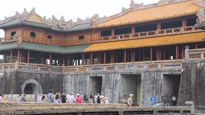 Làm sạch ô nhiễm sinh học ở di tích cổng Ngọ Môn, Đại Nội Huế