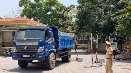 Mua cát khai thác trái phép ở lòng hồ thủy điện bán kiếm lời 