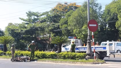 Tông trực diện ôtô tải, nam thanh niên đi xe máy tử vong 