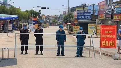 Đột nhập vào xã đang bị phong tỏa để... đánh ghen