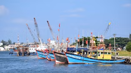 Tăng cường kiểm soát tàu cá xa bờ, chống khai thác hải sản bất hợp pháp