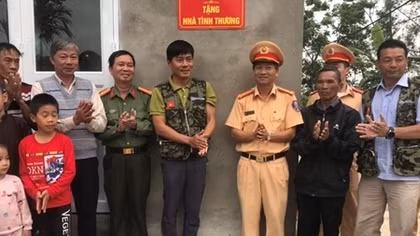 Công an Thừa Thiên Huế hỗ trợ kinh phí xây nhà ở cho người nghèo