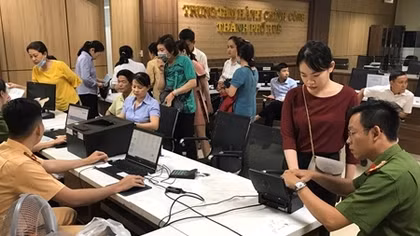 Công an Thừa Thiên Huế làm thêm giờ, đẩy nhanh tiến độ cấp CCCD