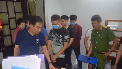 Đường dây “sản xuất” văn bằng giả bán trên mạng bị triệt phá