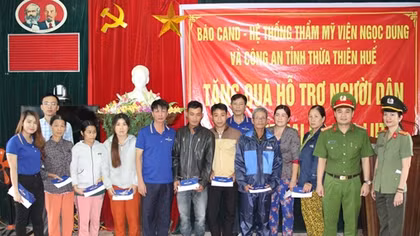 Chung tay giúp đồng bào vùng cao Nam Đông khắc phục hậu quả bão số 9