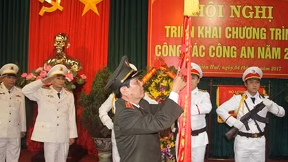 Hai đơn vị thuộc Công an tỉnh Thừa Thiên- Huế đón nhận Huân chương Bảo vệ Tổ quốc hạng Nhì