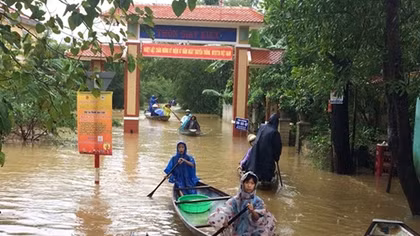 Thủy điện xả lũ, nhiều địa phương ở xứ Huế lại ngập trong biển nước