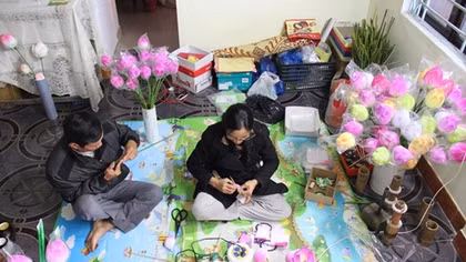 Làng nghề sản xuất hoa giấy “độc nhất vô nhị” ở Cố đô Huế
