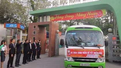 Những chuyến xe miễn phí đưa sinh viên về quê ăn Tết
