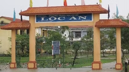 Bảo vệ trường bị nhóm thanh niên xăm trổ vây đánh hội đồng