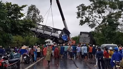 3 xe tải đâm nhau kinh hoàng