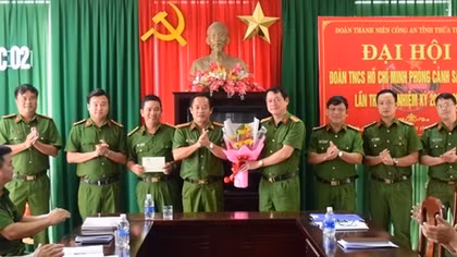 Khen thưởng Ban chuyên án phá vụ vận chuyển hơn 30 nghìn viên ma túy 